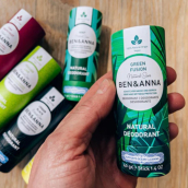 Tuhý deodorant BEN & ANNA - Zelený čaj